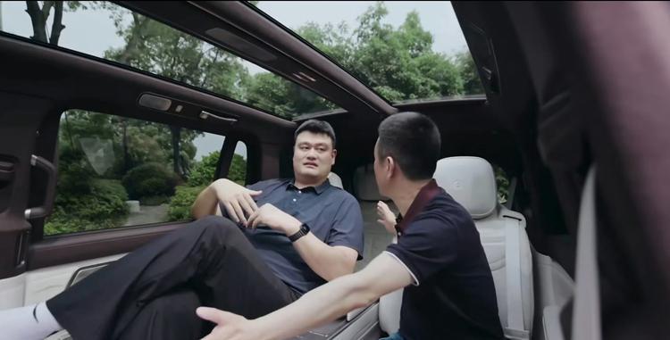 网上百家乐-向着男篮人手一台努力？蔚来邀请“战神”刘玉栋体验ES9